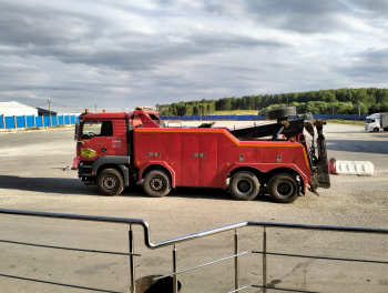 Застрял грузовик в гололёд в Домодедово? Срочный вызов грузового эвакуатора